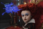 蒂姆·波頓和海倫娜·邦漢·卡特這對完美組合相信所有影迷都不會陌生，他們以獨特的“怪咖”風格強強聯(lián)手，在大銀幕上奉獻了一部又一部令人驚艷的電影作品，海倫娜也被蒂姆·波頓稱作是自己的“繆斯”，《黑暗陰影》、《愛麗絲夢游仙境》、《大魚》、《理發(fā)師陶德》……蒂姆·波頓的所有想象力都在妻子的身體中綻放、爆炸。