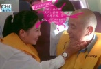 從《不見不散》、《手機》、《一聲嘆息》，到近幾年的《唐山大地震》、《一九四二》，徐帆的爆發(fā)力、鮮明的表演特點，絕對可以稱得上是馮小剛電影中不可或缺的閃光點。同時，無論是年輕的徐帆，還是人到中年的徐帆，馮小剛總能用自己的電影展示出她最觸動人心的美麗，也成就了徐帆多個影后的桂冠。