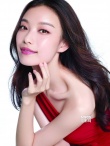 倪妮“红白玫瑰”写真 露白嫩香肩展浓情魅惑