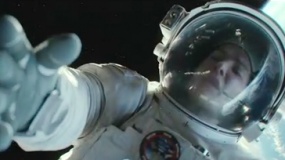 《地心引力》曝光片段 桑德拉、克鲁尼太空遇险
