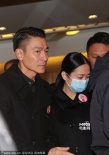 刘德华携妻子现身红线女追悼会 朱丽倩悲伤拭泪