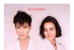 “新生版”浴袍照 Neil、顧準(zhǔn)合影