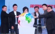 黃曉明與緋聞劃清界線 活動(dòng)現(xiàn)場開心微笑玩自拍
