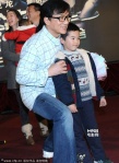 成龙为《警察故事2013》造势 惹哭小Baby显尴尬