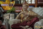 葛優(yōu)在片中為了幫助別人圓夢，自己打造了一身金光閃閃的泰國土豪造型亮相，十根手指恨不得每個都帶上了金戒指。以領導會晤外國大使的氣氛中開展劇情。
