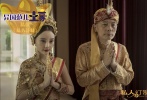 葛優(yōu)在片中為了幫助別人圓夢，自己打造了一身金光閃閃的泰國土豪造型亮相，十根手指恨不得每個都帶上了金戒指。以領導會晤外國大使的氣氛中開展劇情。