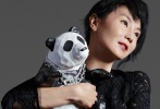 张曼玉助阵慈善展览写真 设计“008”特务熊猫