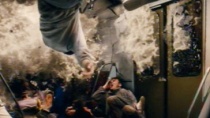 《夺命地铁》终极预告片 黑暗隧道乘客生死挣扎