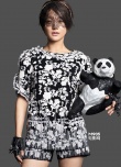 周迅拍寫(xiě)真玩蕾絲誘惑 黃曉明抱熊貓顯“父愛(ài)”