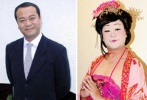 希望你在看歐陽(yáng)震華這張男扮女裝的照片的時(shí)候沒(méi)有正在吃東西或者喝水，不然噴出來(lái)就不好玩了。歐陽(yáng)震華本來(lái)長(zhǎng)相就屬于搞笑型，沒(méi)想到女裝造型更搞笑。太喜劇的長(zhǎng)相往往就顯得悲劇了……
