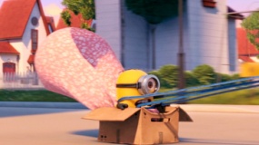 《神偷奶爸2》萌趣片段 小黄人版“速度与激情”
