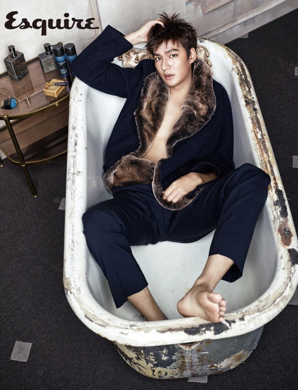 男神李敏镐2013写真排名出炉 身陷浴缸衣服半开