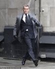 布鲁斯南现身《幸存者》片场 “007”风采依旧