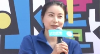 郭晶晶首當(dāng)媽媽秀幸福 教兒子春節(jié)如何討紅包
