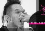 鄧超飾演的“冷血”在第一部《四大名捕》中就以“狼人”造型驚嚇全場，在《四大名捕2》中，他的狼人造型更進一步，越來越接近真實的狼。據(jù)鄧超透露，為配合電影的3D效果，狼人的化妝技術(shù)也是全面升級，三維掃描、臉部倒模都是為鄧超度身打造，高科技特效化妝讓狼人造型更加真實生動，兇猛震撼，野性十足。鄧超本人對自己這次的造型表示“有可愛的一面，然后也有兇狠的一面，就是很有動物性?！? class=