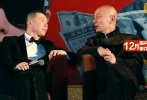 12月17日，在《私人訂制》見(jiàn)面會(huì)上，馮小剛回應(yīng)影評(píng)人惡評(píng)時(shí)情緒激動(dòng)。
