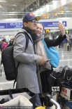 郭曉冬攜妻遠赴柏林爭獎 機場甜蜜玩自拍秀恩愛
