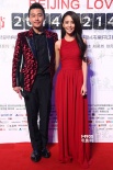 《北爱》红毯星光璀璨 黄圣依、杨子亮相不避嫌