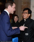 成龙现身伦敦出席会议 与威廉王子握手热络交谈