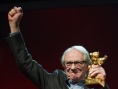 肯·罗奇获柏林终生成就奖 电影节主席亲自颁奖