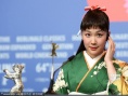日女星黑木華奪柏林影后 舉手投足顯淑女風(fēng)范