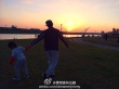 林志穎曬與Kimi親子互動(dòng)照 父子倆大手牽小手