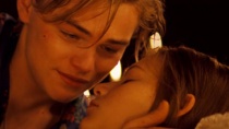 《罗密欧与朱丽叶》片段 莱昂纳多失真爱服毒自尽