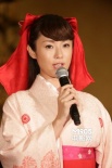 深田恭子脚踩白马为新片祈愿 矢口否认新恋情