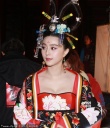 范冰冰古装造型片场照曝光 双峰醒目显美艳性感