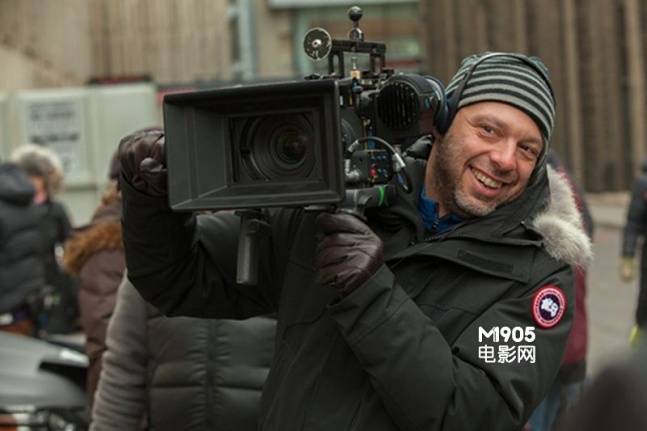 该片由摘取过金熊奖的《精英部队》导演何塞·帕迪里亚执导,好莱坞