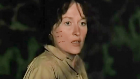 《走出非洲》精彩片段 斯特里普勇敢击退凶猛野狮