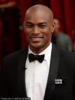 超級男模Tyson Beckford紅毯秀 戴小領(lǐng)結(jié)顯可愛