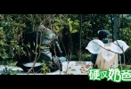 奶爸和萌娃背影