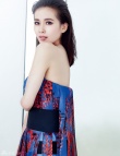 劉詩(shī)詩(shī)煙熏寫真妝容率真灑脫 露香肩彰顯女人味