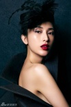 張儷敞露鎖骨美背吸睛 強(qiáng)勁掀起復(fù)古女BOSS風(fēng)潮