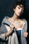 張儷敞露鎖骨美背吸睛 強(qiáng)勁掀起復(fù)古女BOSS風(fēng)潮