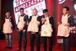 杨幂吊威亚拍《分手大师》 邓超：她边吐边拍