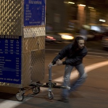 推手推車的男人