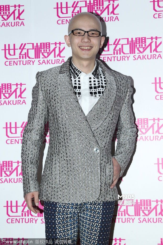 刘嘉玲酥胸力压温碧霞 "光头"平安回应吸毒事