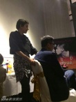 劉燁36歲生日老婆甜蜜陪伴 兒女可愛獻(xiàn)唱小燕子