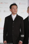 李康生比肩蔡明亮 金马最佳男主角西装革履撑场