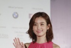 韓國女演員韓孝珠、“薇女郎”江疏影、陳靜、何琳、溫碧霞、日本女星木下美咲等女星均以暖色系粉嫩裝扮亮相，踏春之心人皆有之。