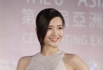 韓國女演員韓孝珠、“薇女郎”江疏影、陳靜、何琳、溫碧霞、日本女星木下美咲等女星均以暖色系粉嫩裝扮亮相，踏春之心人皆有之。