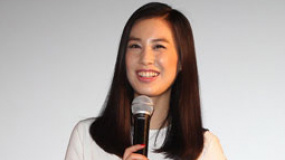 黃圣依新片北京點(diǎn)映 稱與文章拍激情戲需喝酒暖場