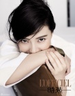 高圓圓烈焰紅唇展俏皮神態(tài) 自信從容顯熟女氣質(zhì)