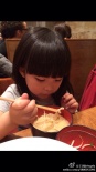 王詩(shī)齡吃面萌翻網(wǎng)友 李湘烈焰紅唇出鏡抱愛女