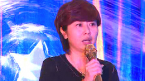 汤唯、吴秀波集体献爱心 薛晓路义卖道具做捐助