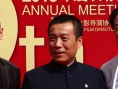 導(dǎo)演張建亞亮相紅毯全程微笑 江平導(dǎo)演親切揮手