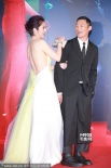 杨千嬅薄纱长裙大露美背 引余文乐偷瞄性感身材