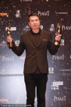 《一代宗师》获最佳美术指导 邱伟明捧杯微笑